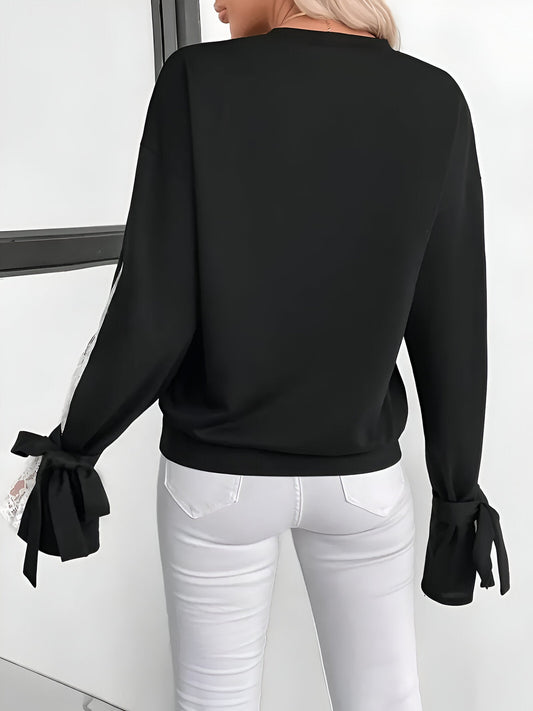 Agathe | Elegant colour block sweatshirt met gebloemde kanten patch voor dames