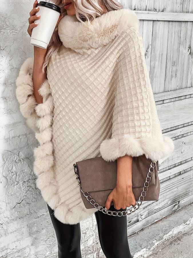 Beige poncho met imitatiebont