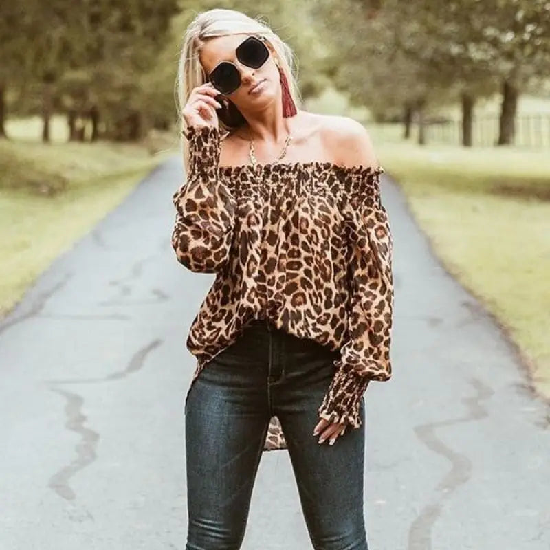 Valentina - Off-the-shoulder top met luipaardprint