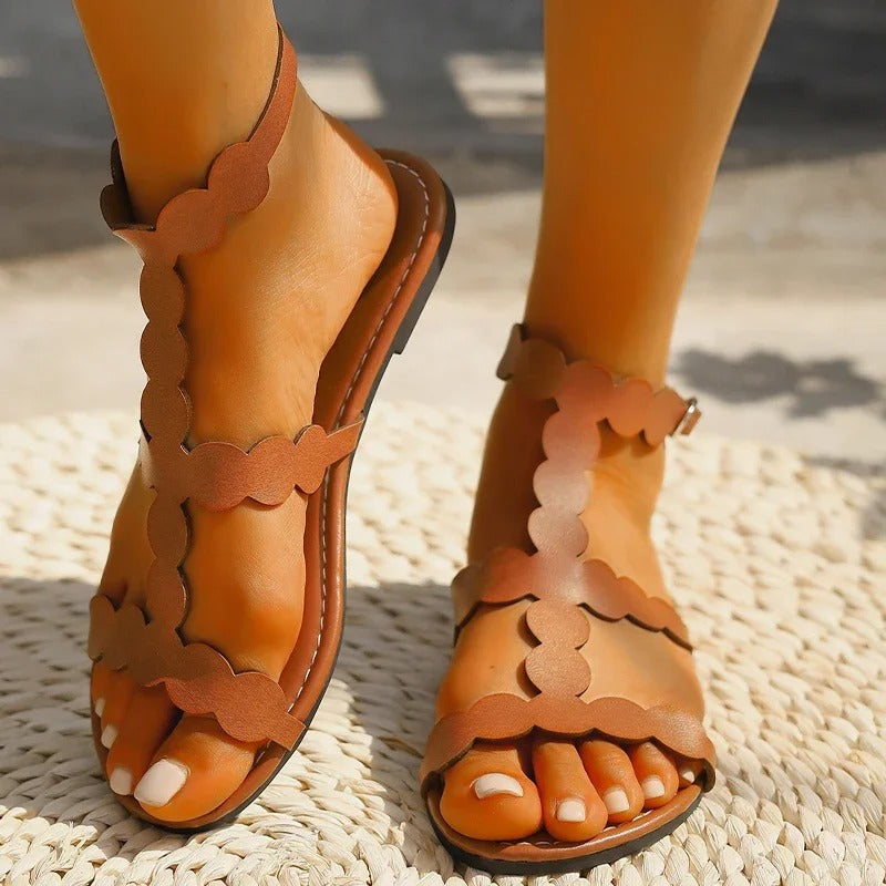 Celeste - Sandalen met schulpranden